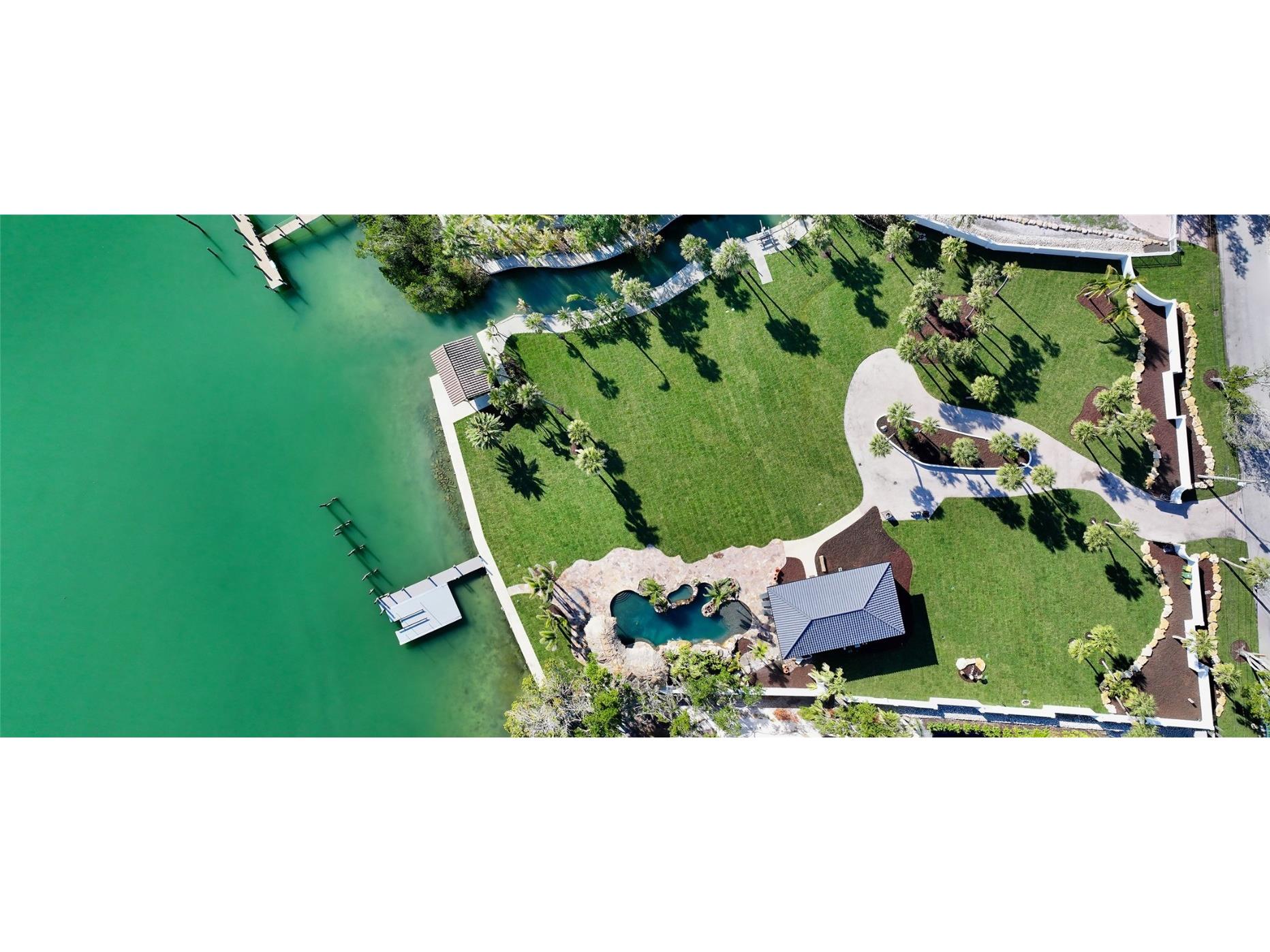 684 Freeling Drive Sarasota FL 34242 - ROBERTS BAY A4675755 image5