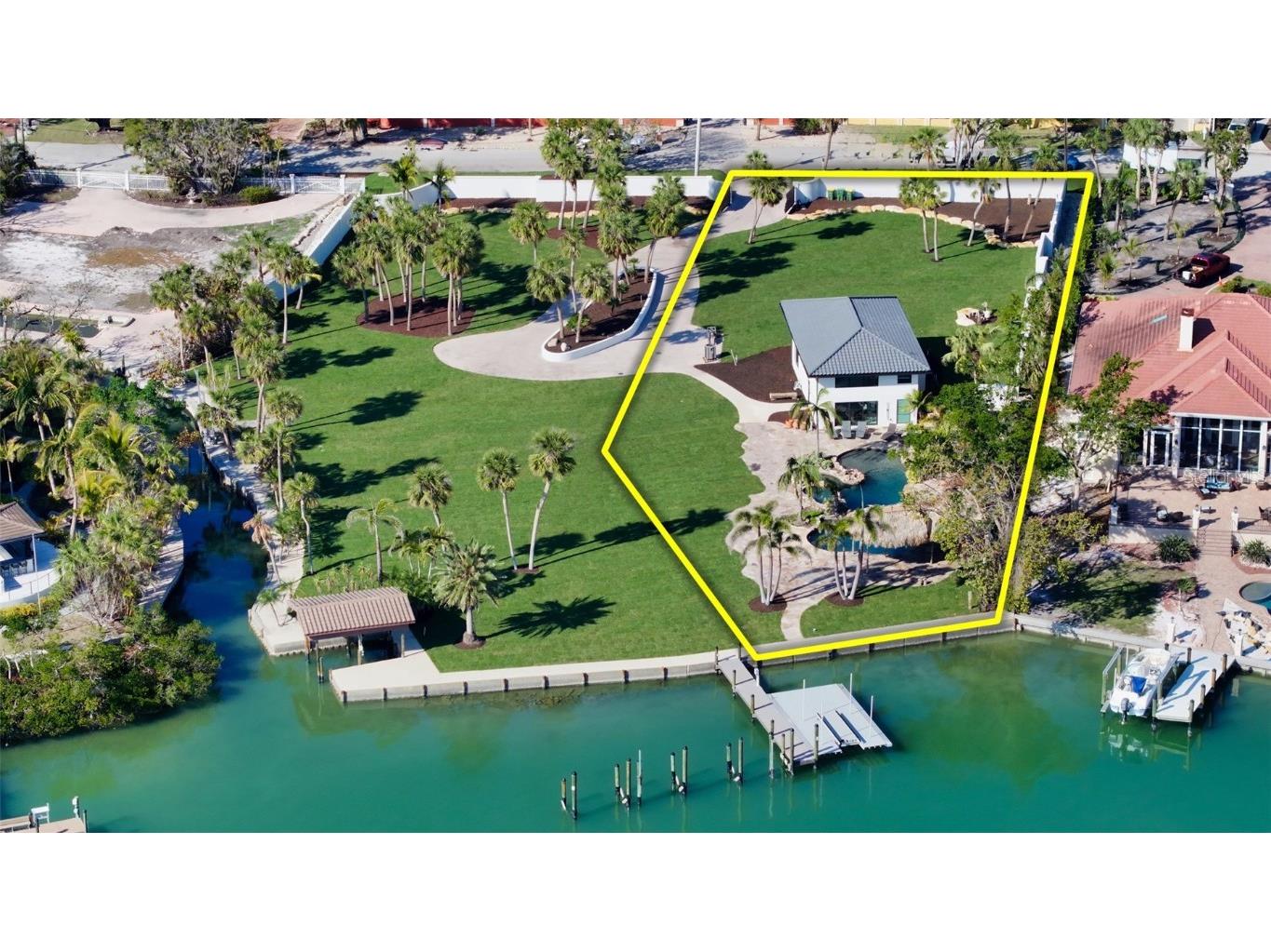 684 Freeling Drive Sarasota FL 34242 - ROBERTS BAY A4675757 image2