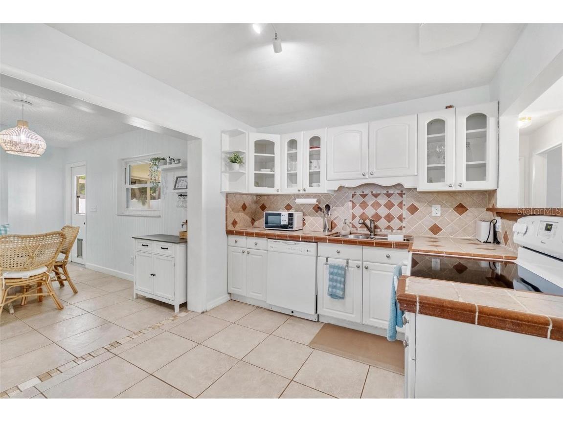 6841 13th Street N Saint Petersburg FL 33702 TB8416435 image4