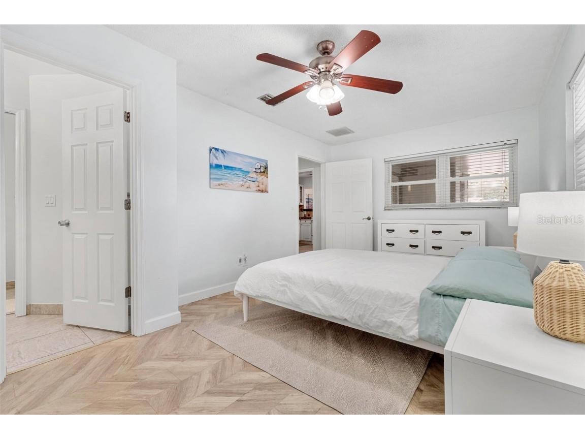 6841 13th Street N Saint Petersburg FL 33702 TB8416435 image9