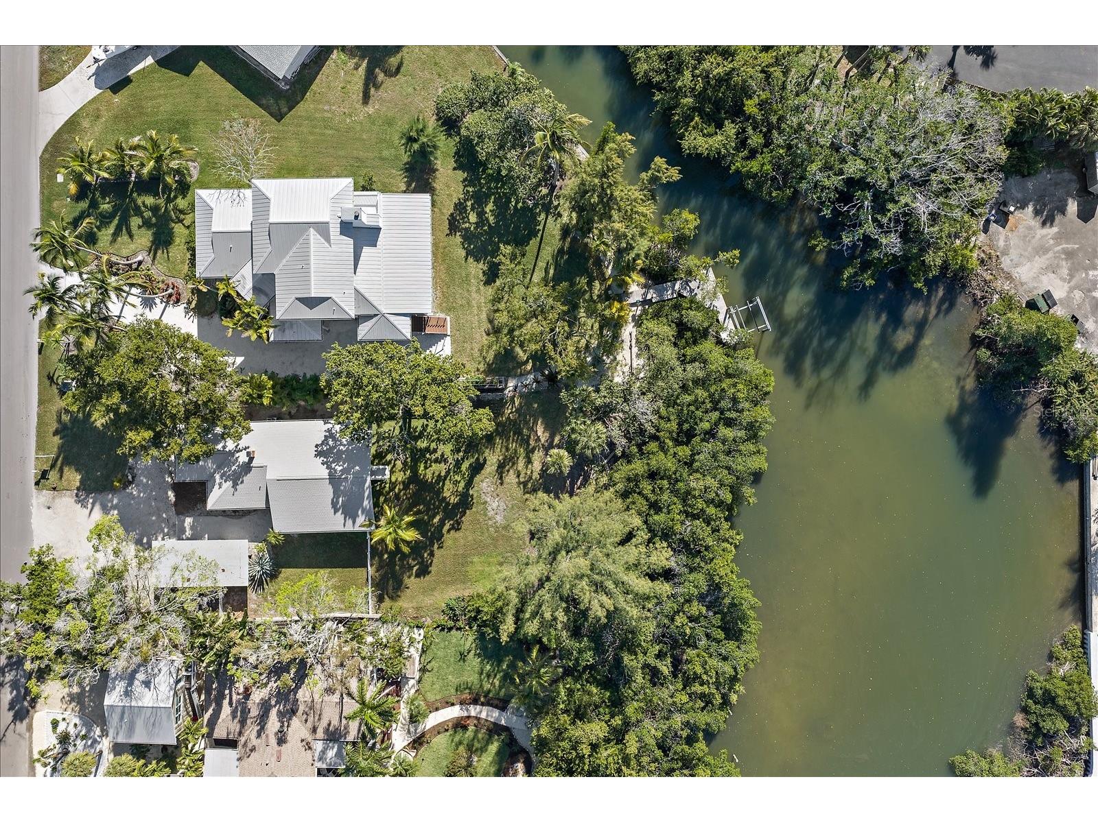 6841 Longboat Drive S Longboat Key FL 34228 - BISHOPS BAYOU A4674302 image1