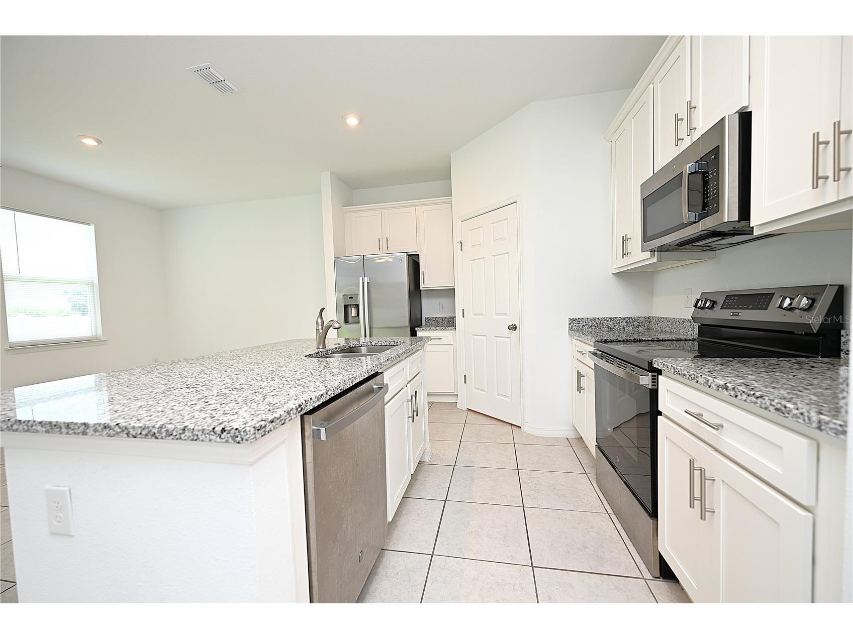 685 Crown Rose Drive Eagle Lake FL 33839 L4963798 image5