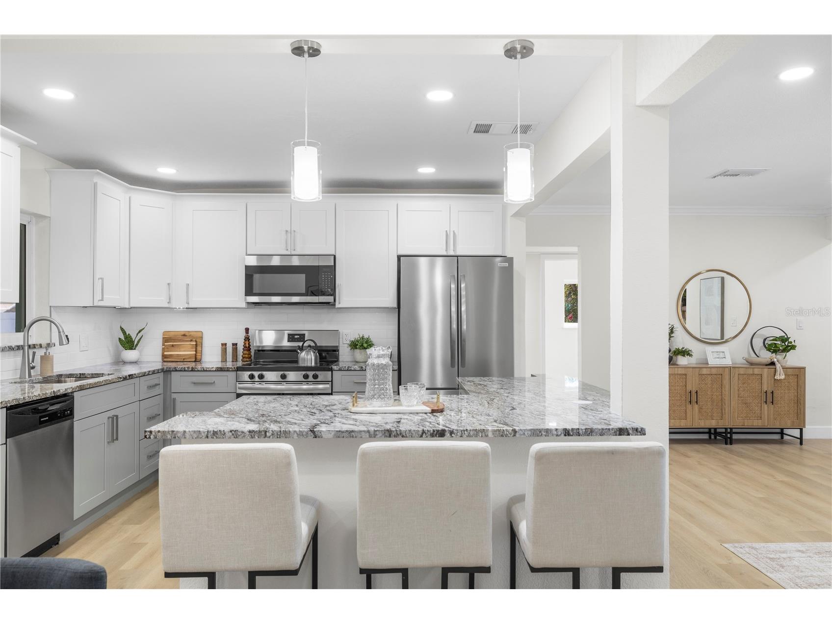 6850 7th Street S Saint Petersburg FL 33705 TB8456353 image2