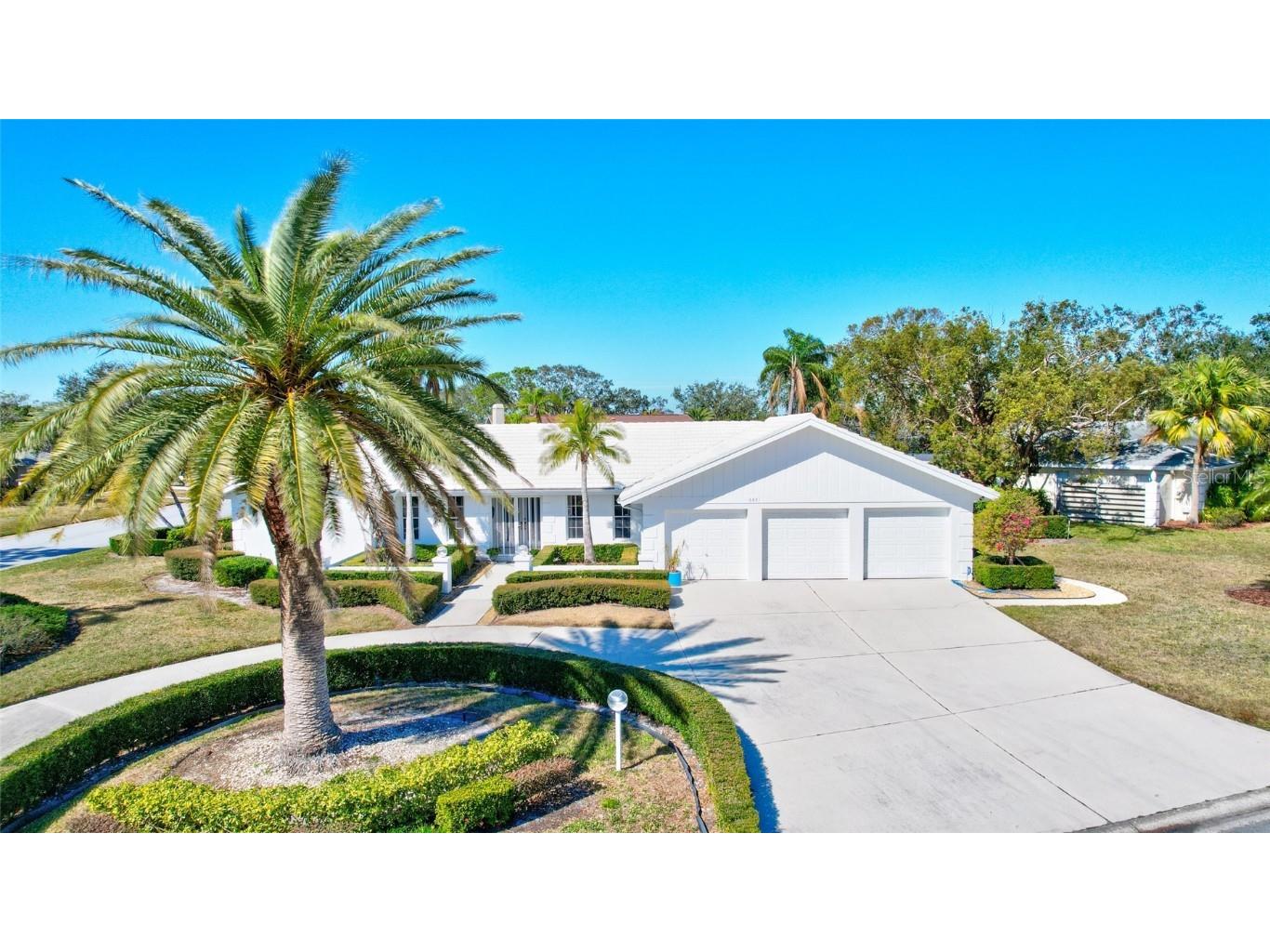 6851 Country Lakes Circle Sarasota FL 34243 A4638160 image1