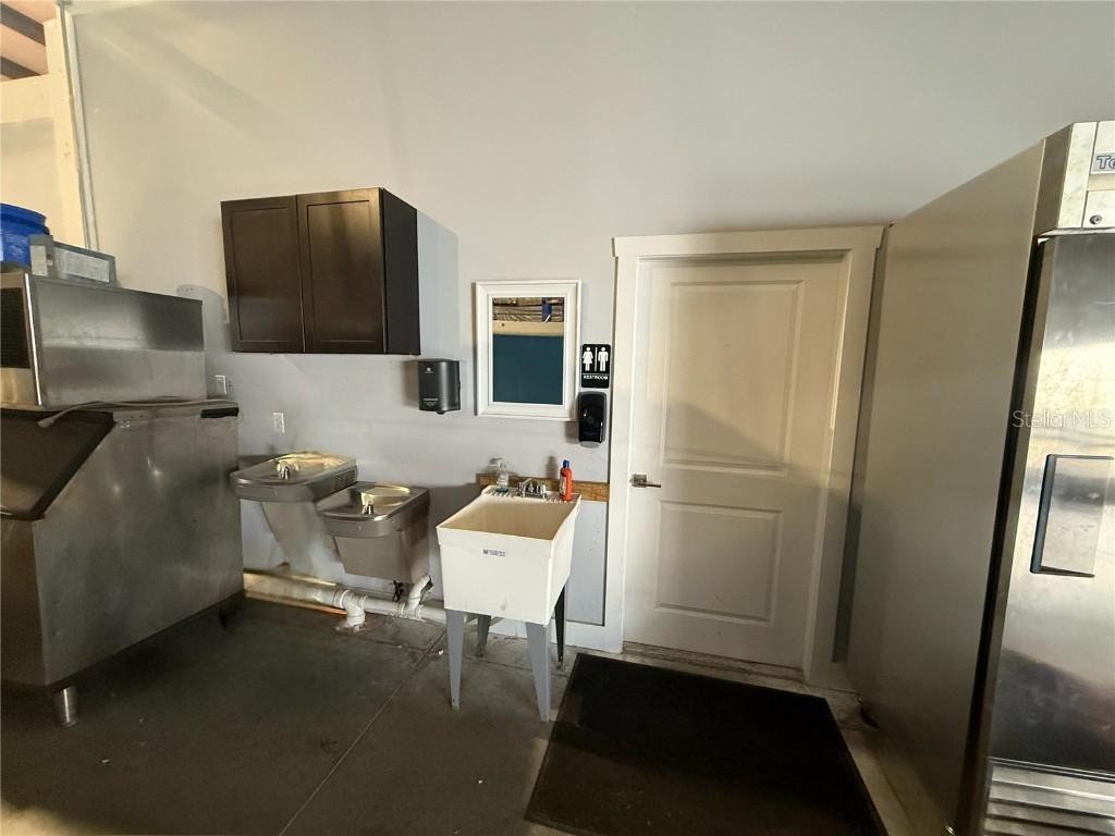 6860 28th Street Circle E Sarasota FL 34243 A4670166 image40