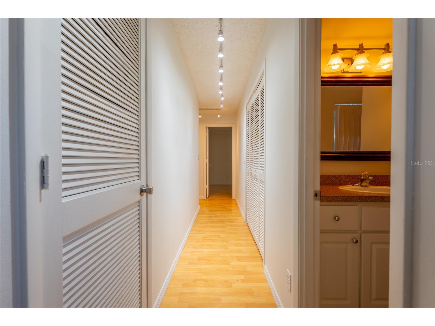 6860 Whitman Court #32B Sarasota FL 34243 TB8493215 image15