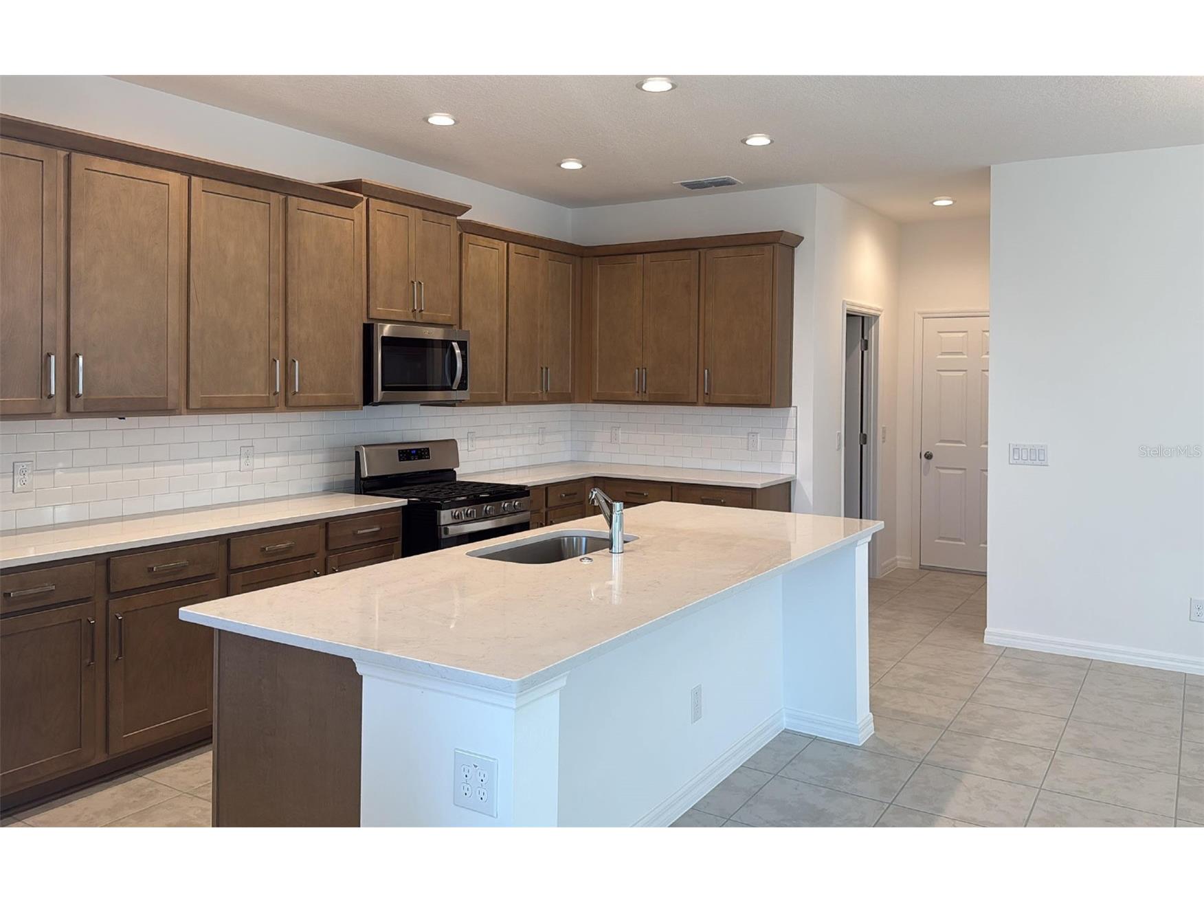 6863 Spanish Imperial Street Howey In The Hills FL 34737 O6413731 image3