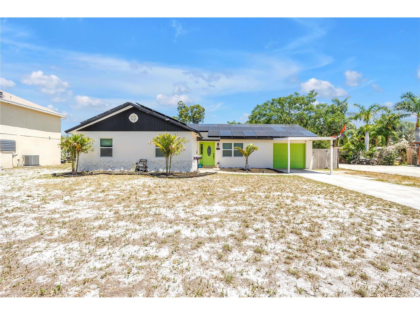 687 Jasmine Way S Saint Petersburg FL 33705 TB8510584 image1