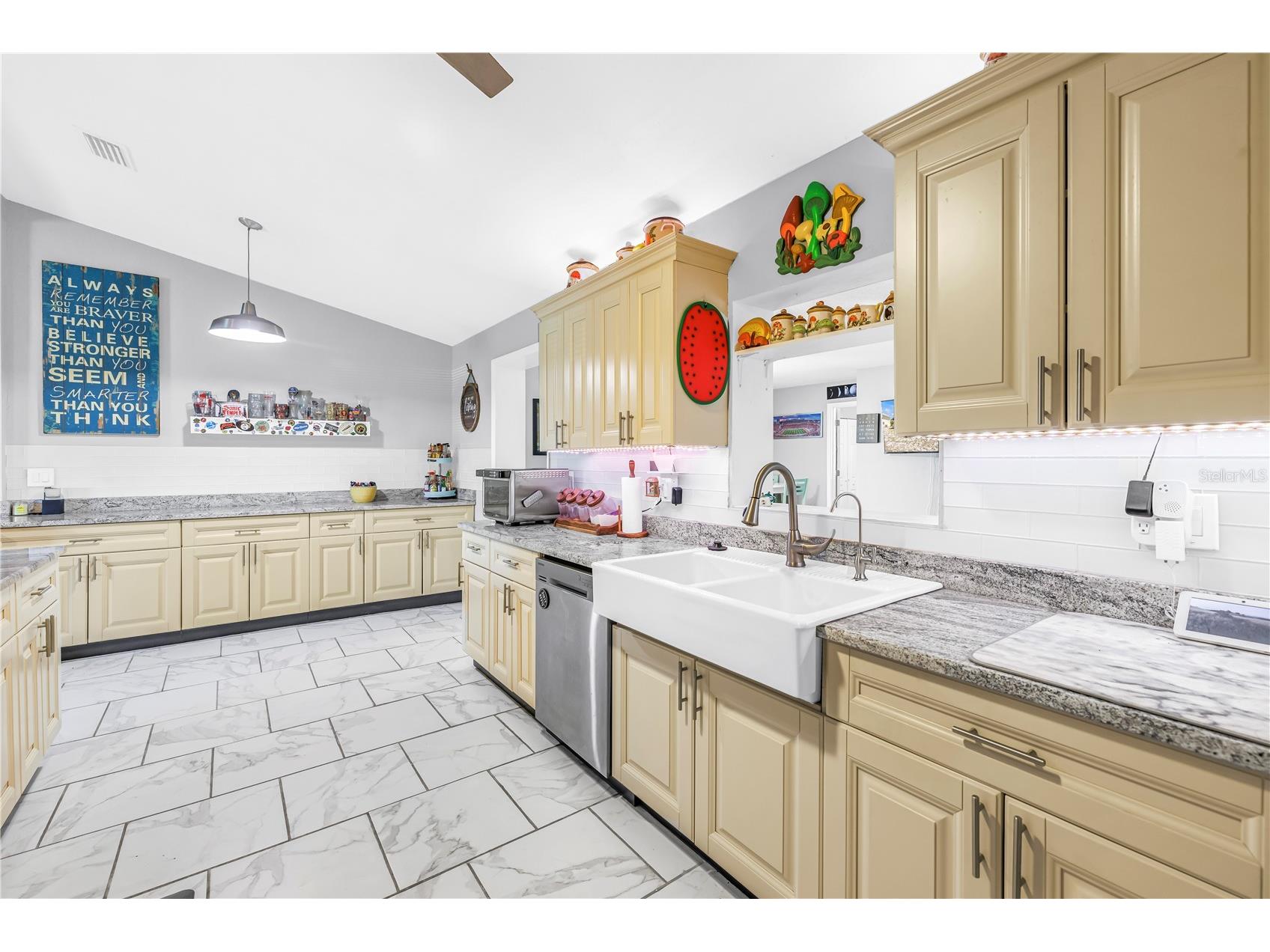 687 Jasmine Way S Saint Petersburg FL 33705 TB8510584 image10