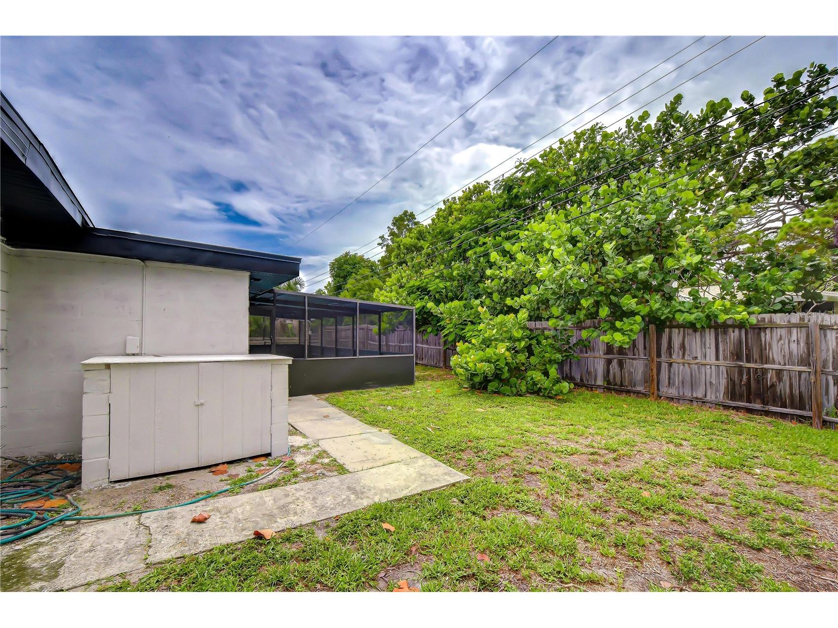 6871 4th Street S Saint Petersburg FL 33705 TB8530740 image10