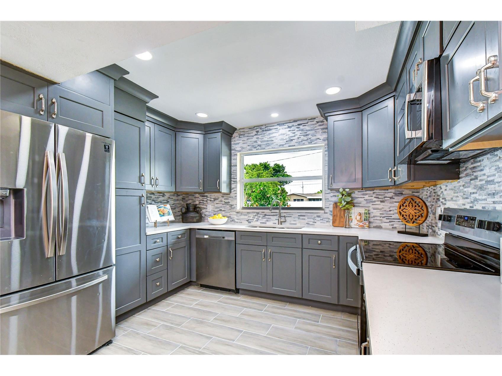 6871 4th Street S Saint Petersburg FL 33705 TB8530740 image37