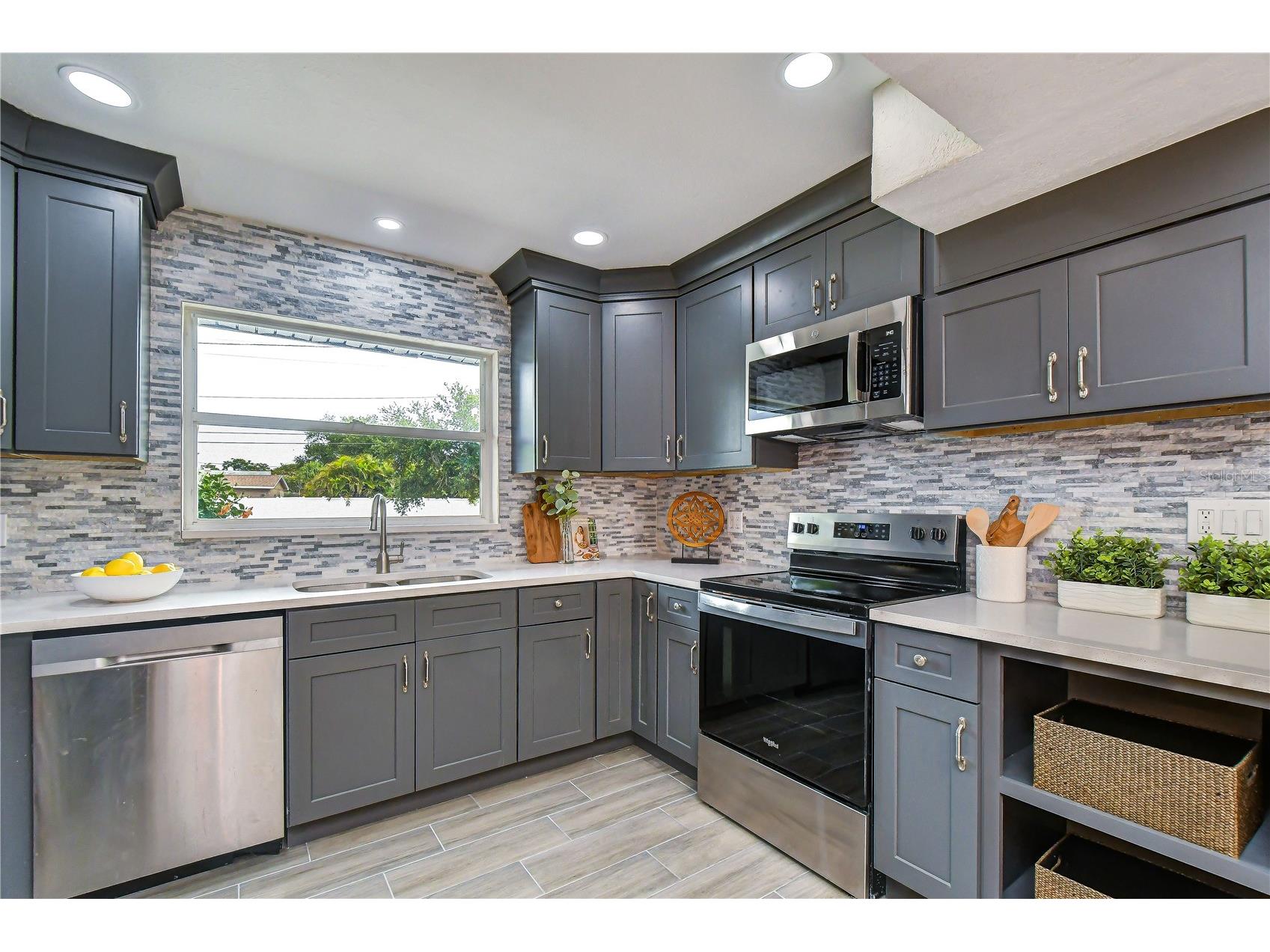 6871 4th Street S Saint Petersburg FL 33705 TB8530740 image39