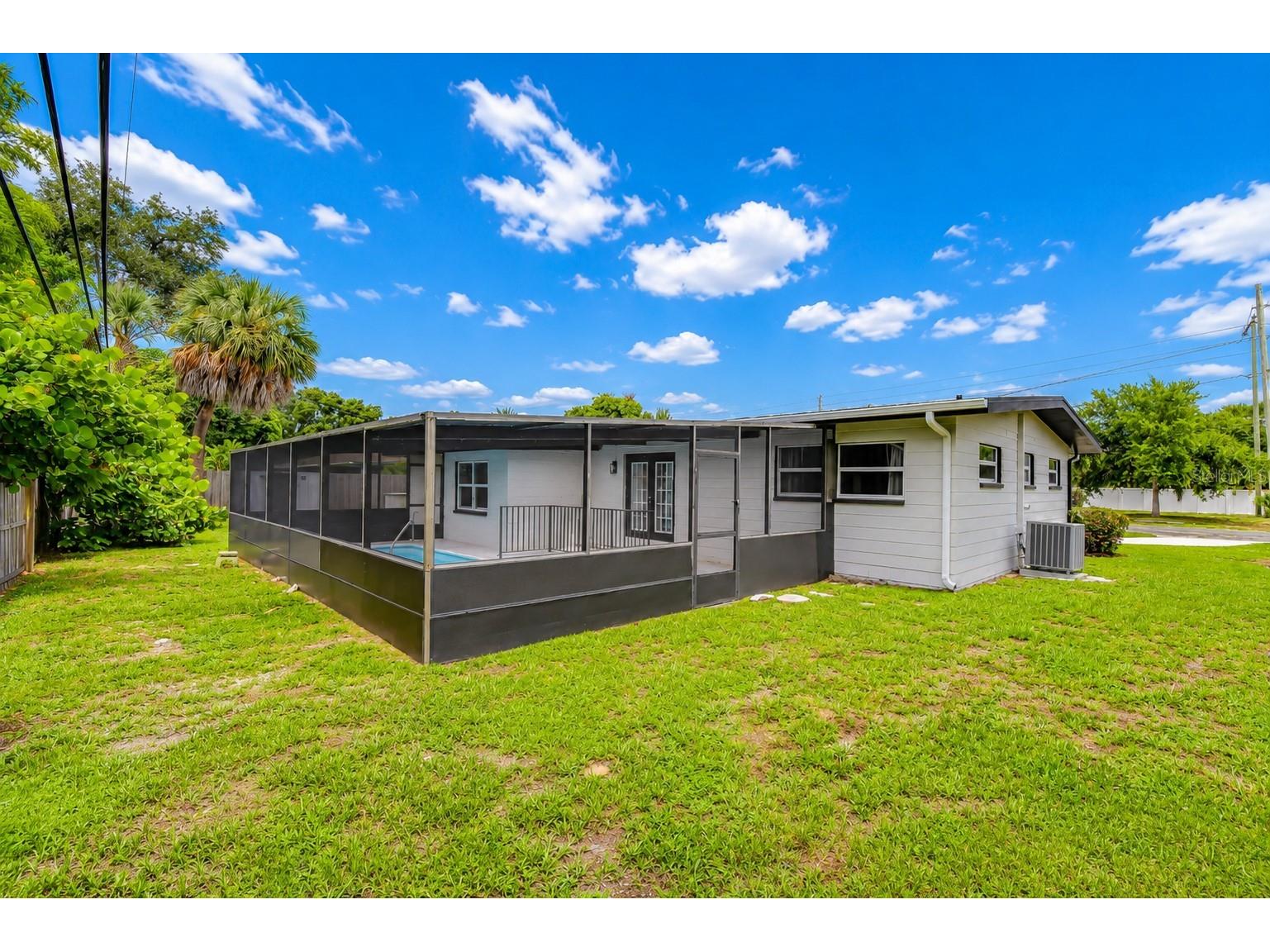 6871 4th Street S Saint Petersburg FL 33705 TB8530740 image9