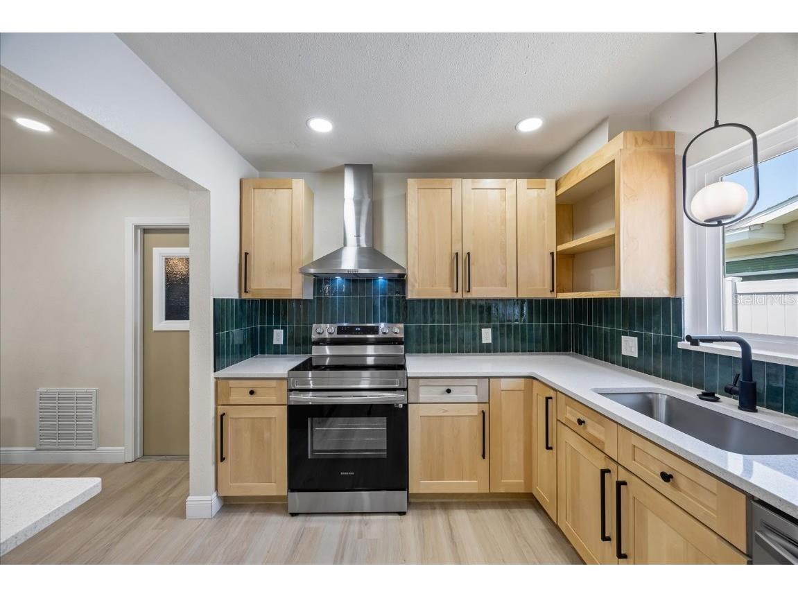 6875 11th Avenue N Saint Petersburg FL 33710 TB8387804 image10