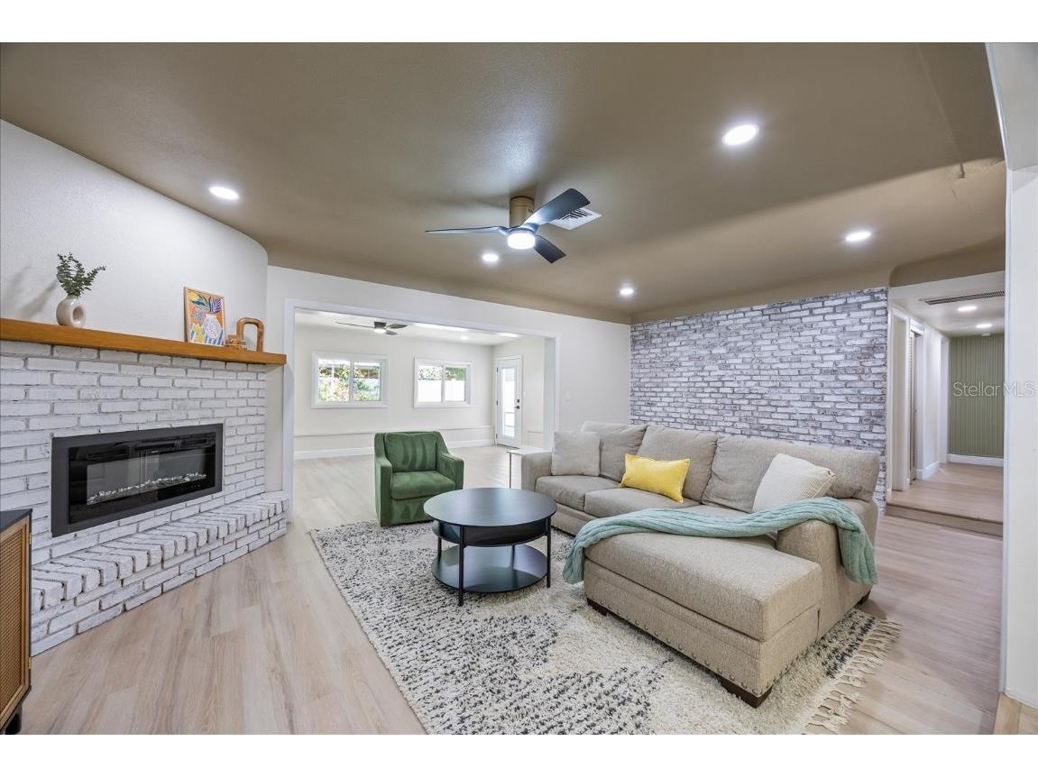 6875 11th Avenue N Saint Petersburg FL 33710 TB8387804 image2