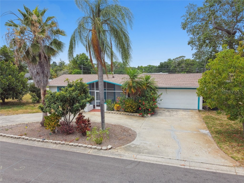 688 24th Street SW Largo FL 33770 U8243012 image1