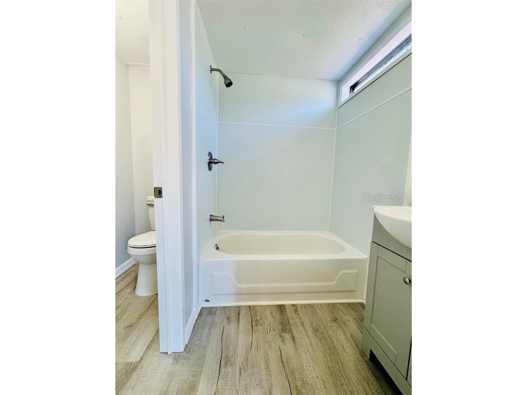 688 4th Street Polk City FL 33868 B4902090 image7