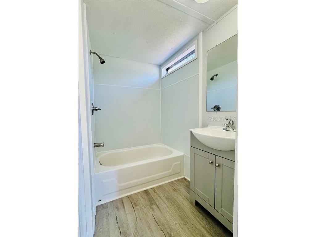 688 4th Street Polk City FL 33868 B4902090 image8