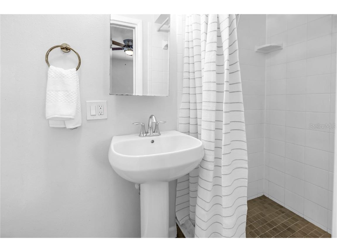 6888 20th Street N Saint Petersburg FL 33702 TB8445408 image27