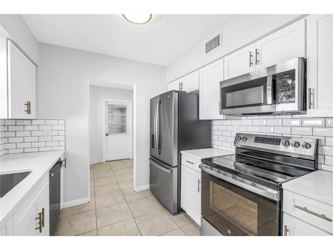 6888 20th Street N Saint Petersburg FL 33702 TB8445408 image9