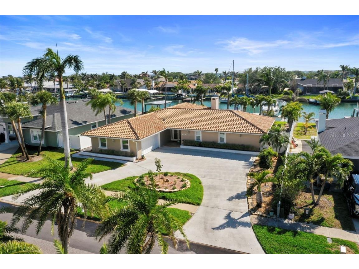 689 Island Way Clearwater Beach FL 33767 TB8370942 image1