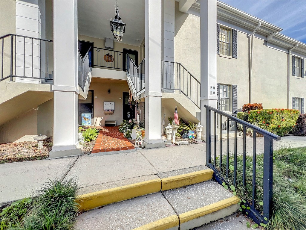 689 Lake Howard Drive NW #1D Winter Haven FL 33880 O6188463 image1