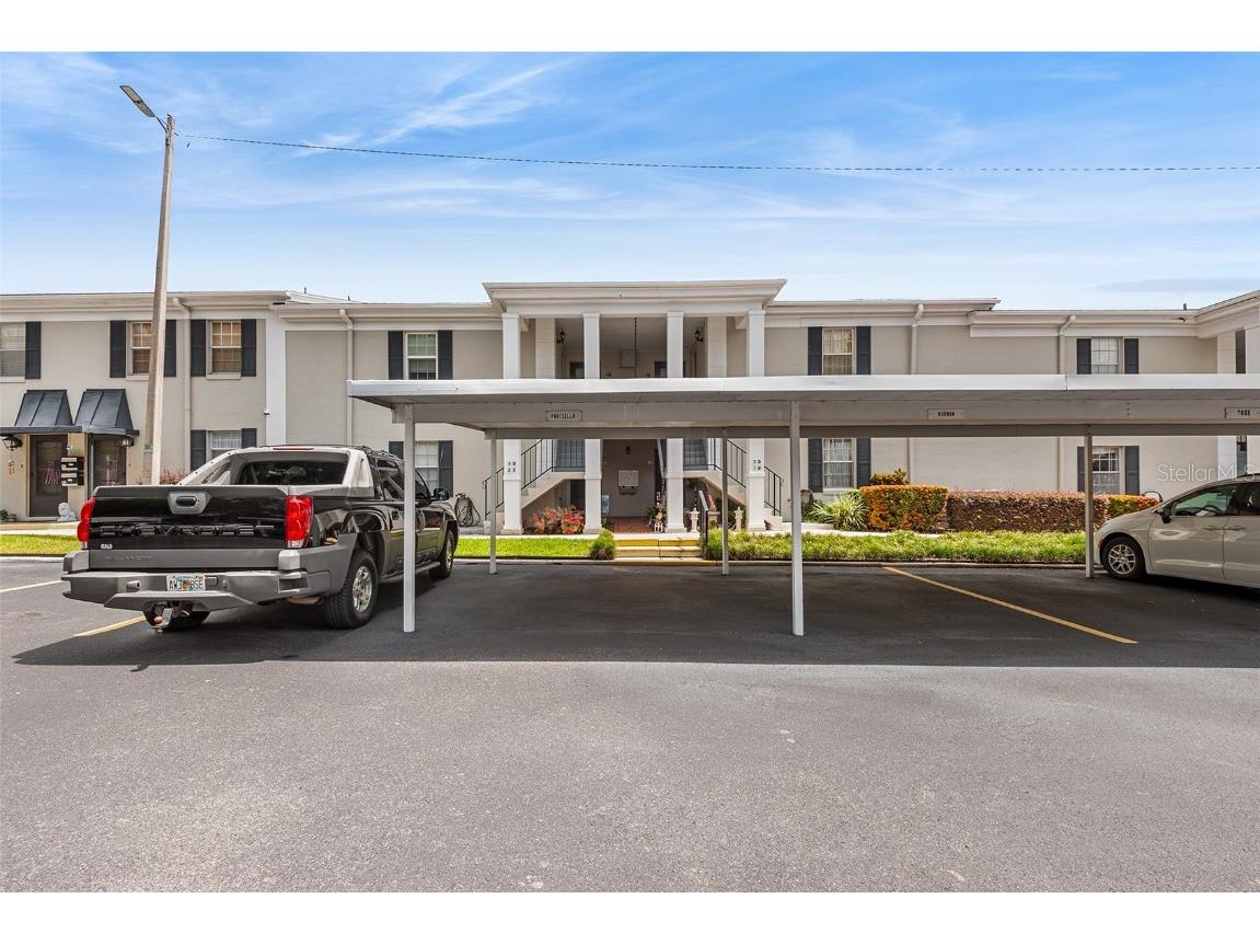 689 Lake Howard Drive NW #3D Winter Haven FL 33880 P4927157 image1