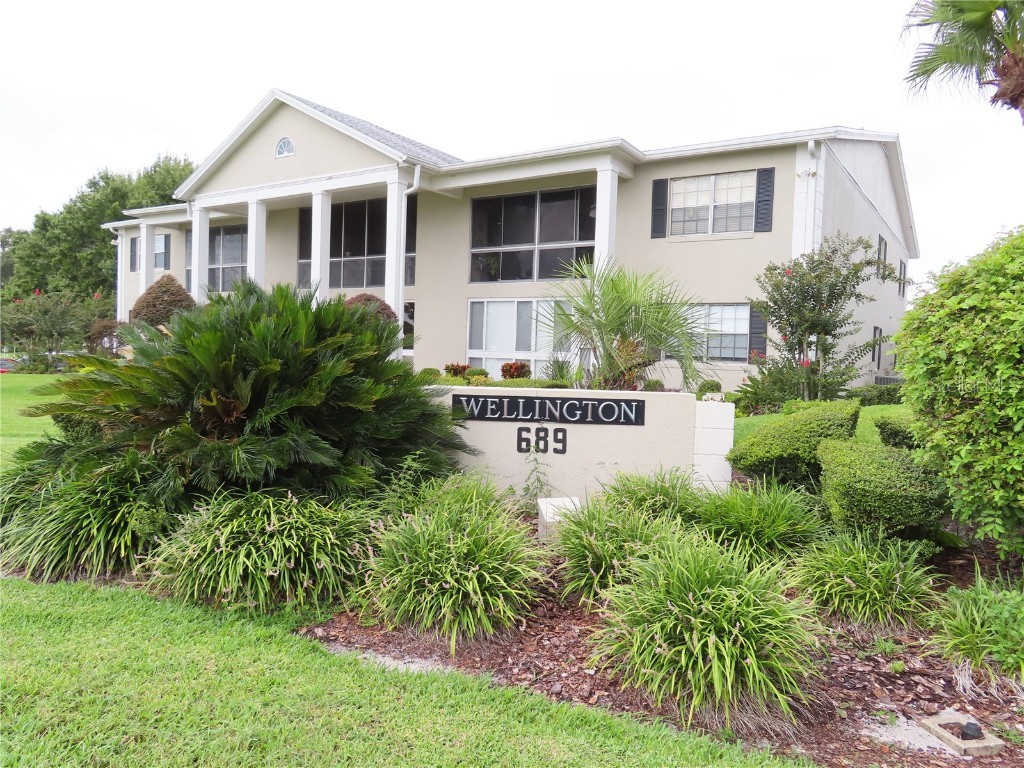 689 Lake Howard Drive NW #3E Winter Haven FL 33880 P4925113 image1