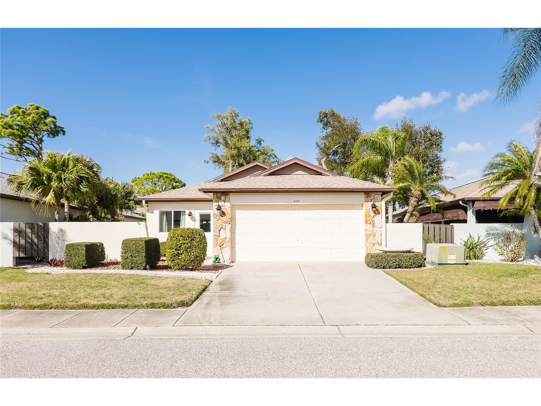 689 Linden Drive Englewood FL 34223 C7522201 image2