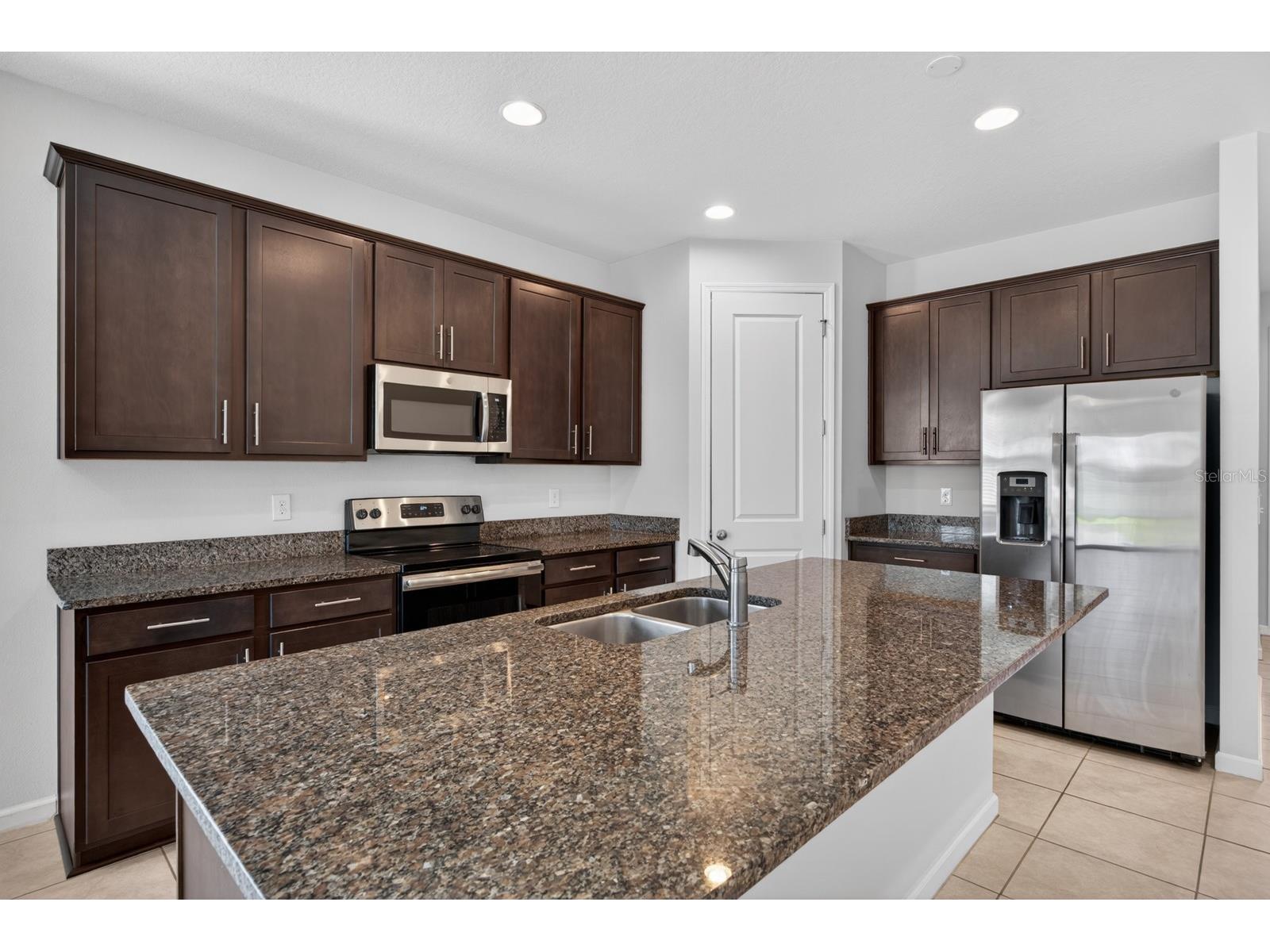 689 Meadow Pointe Drive Haines City FL 33844 O6401838 image2