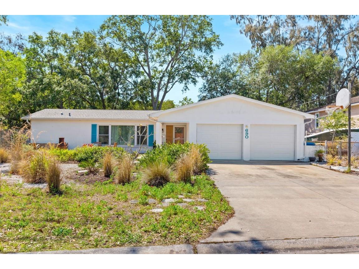 690 55th Avenue NE Saint Petersburg FL 33703 U8193679 image1