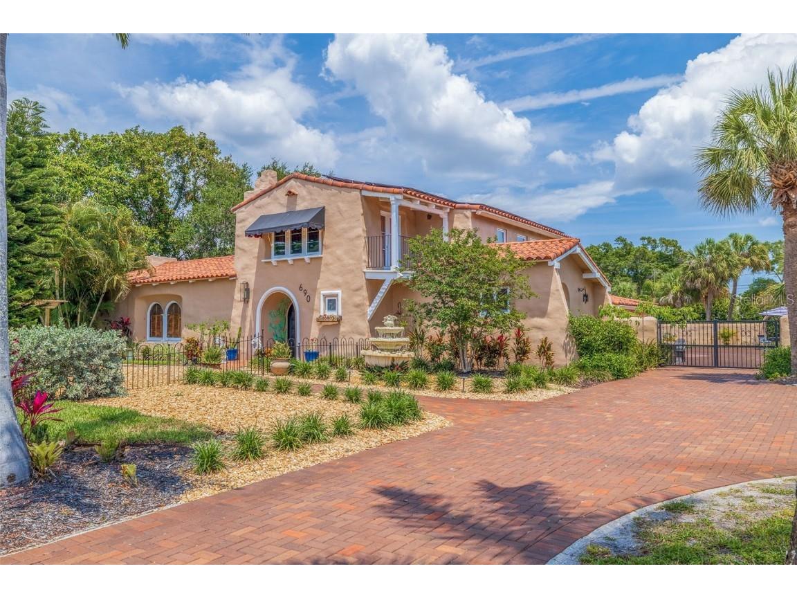 690 64th Street S Saint Petersburg FL 33707 U8200385 image1