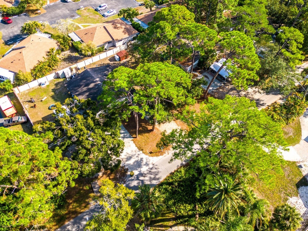 690/692 N Shade Avenue Sarasota FL 34237 A4592334 image1