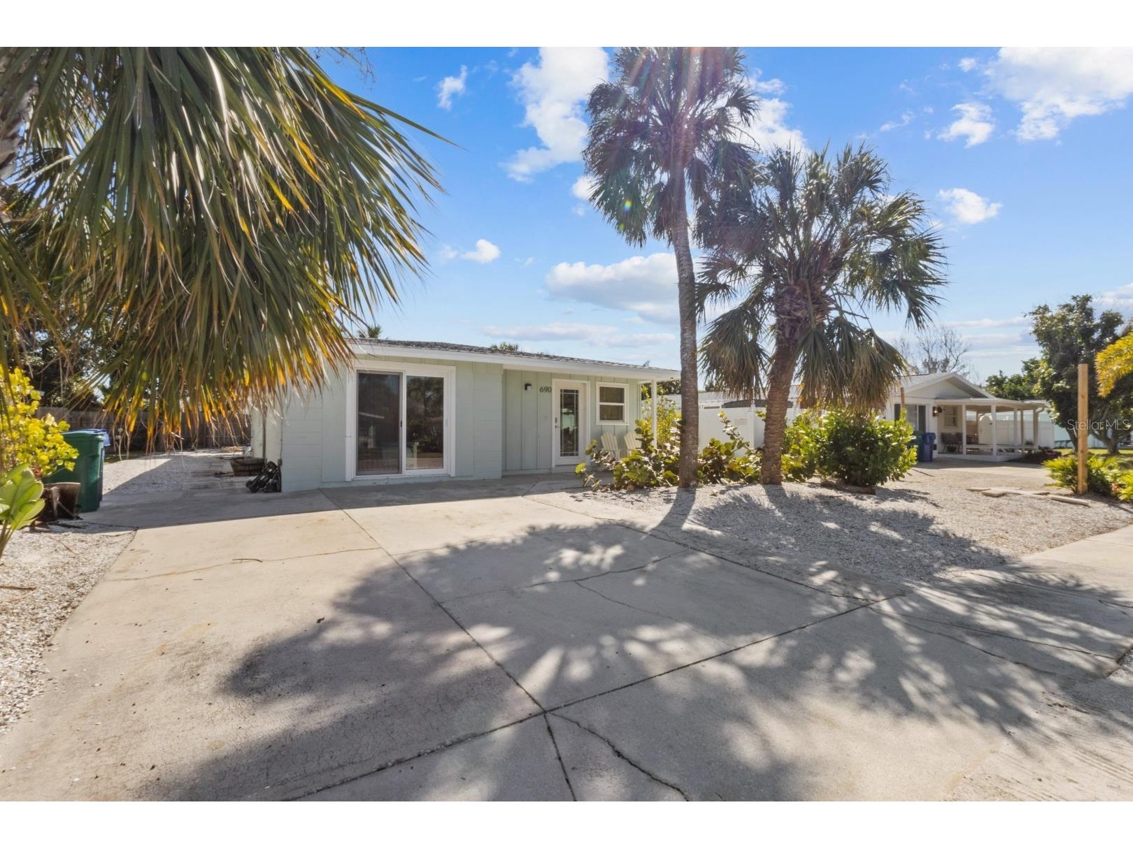 690 Fox Street Longboat Key FL 34228 - SARASOTA BAY/GULF OF MEXICO A4682225 image1