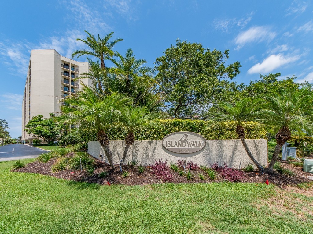 690 Island Way #1011 Clearwater Beach FL 33767 - INTRACOASTAL WATERWAY TB8408772 image1