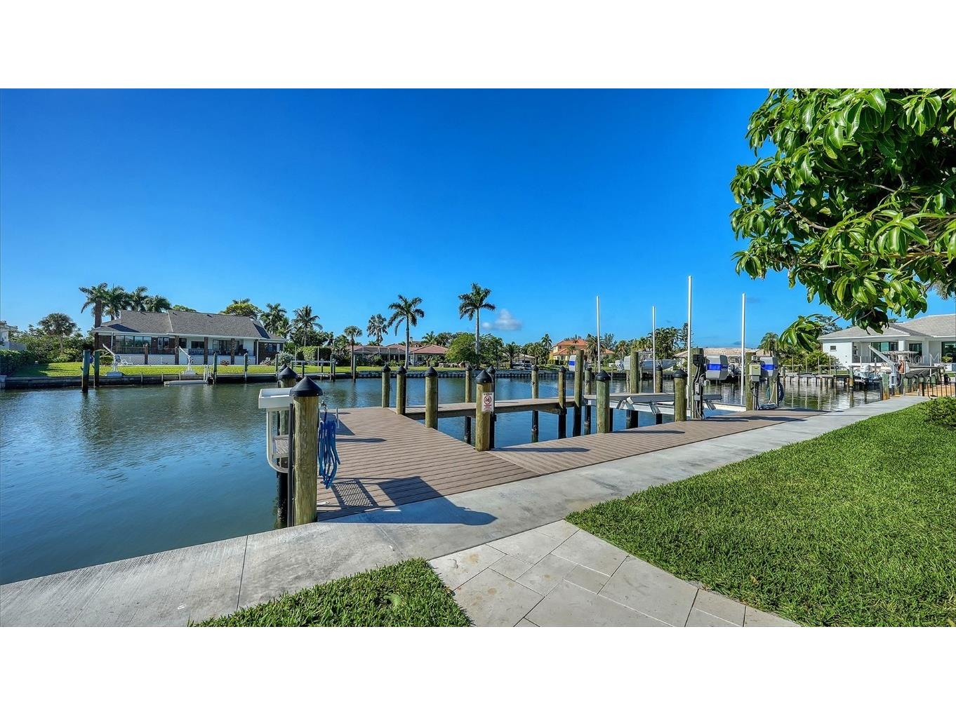 690 Old Compass Road Longboat Key FL 34228 A4670519 image65