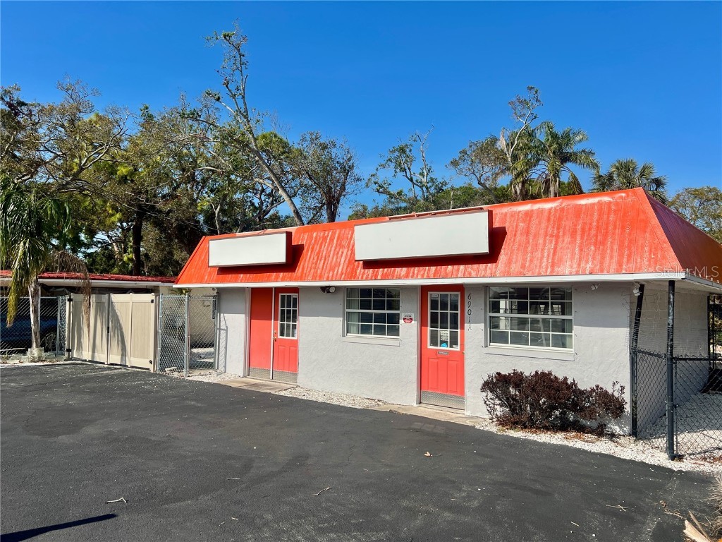 6901 46th Avenue N Saint Petersburg FL 33709 U8245966 image1