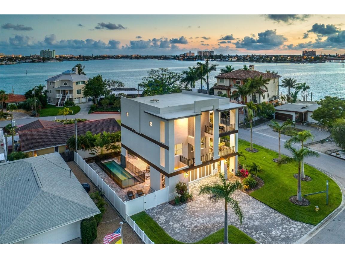 6901 Grande Vista Way S South Pasadena FL 33707 U8199872 image1