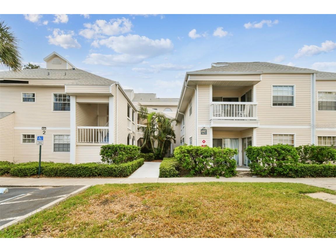 6907 Stones Throw Circle N #2104 Saint Petersburg FL 33710 TB8316456 image1
