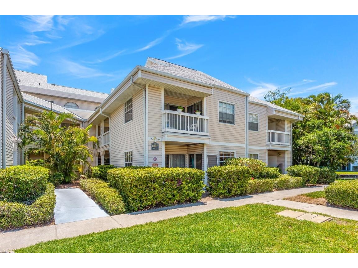 6907 Stones Throw Circle N #2107 Saint Petersburg FL 33710 U8202941 image1