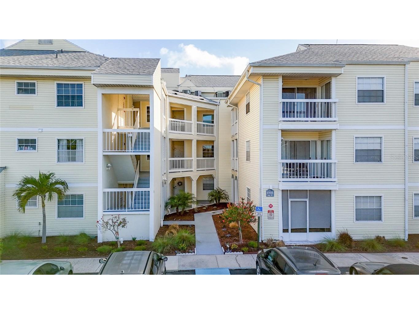 6908 Stones Throw Circle N #10205 Saint Petersburg FL 33710 TB8370983 image1