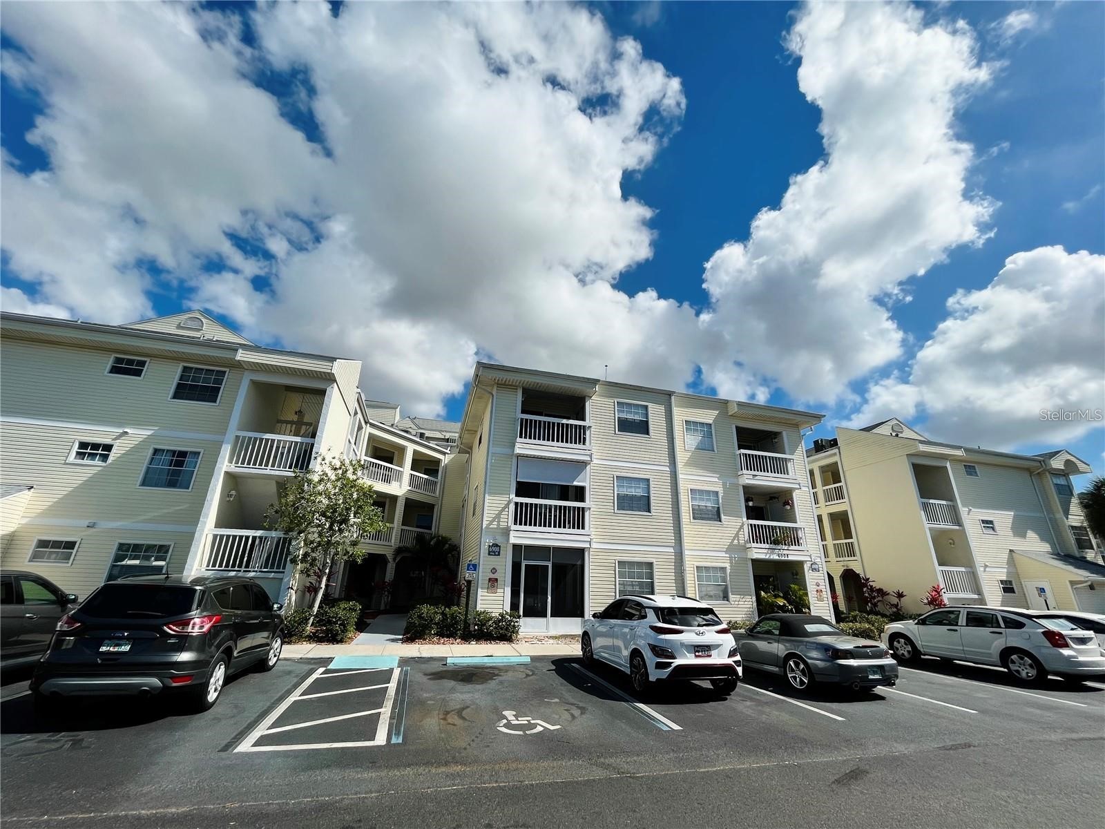 6908 Stones Throw Circle N #10208 Saint Petersburg FL 33710 TB8512809 image1