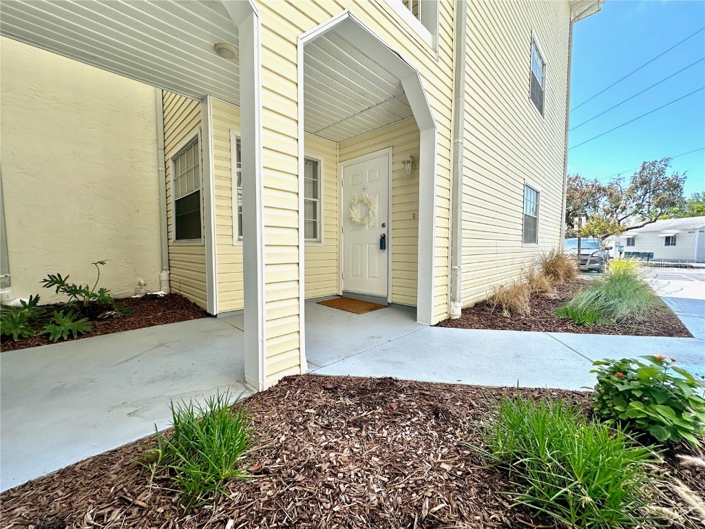 6908 Stonesthrow Circle N #10110 Saint Petersburg FL 33710 U8235848 image1