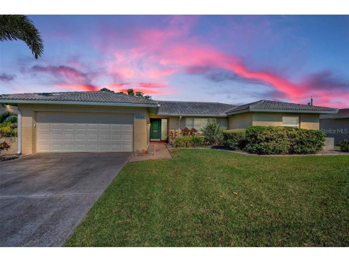 6909 13th Avenue N Saint Petersburg FL 33710 TB8341007 image1