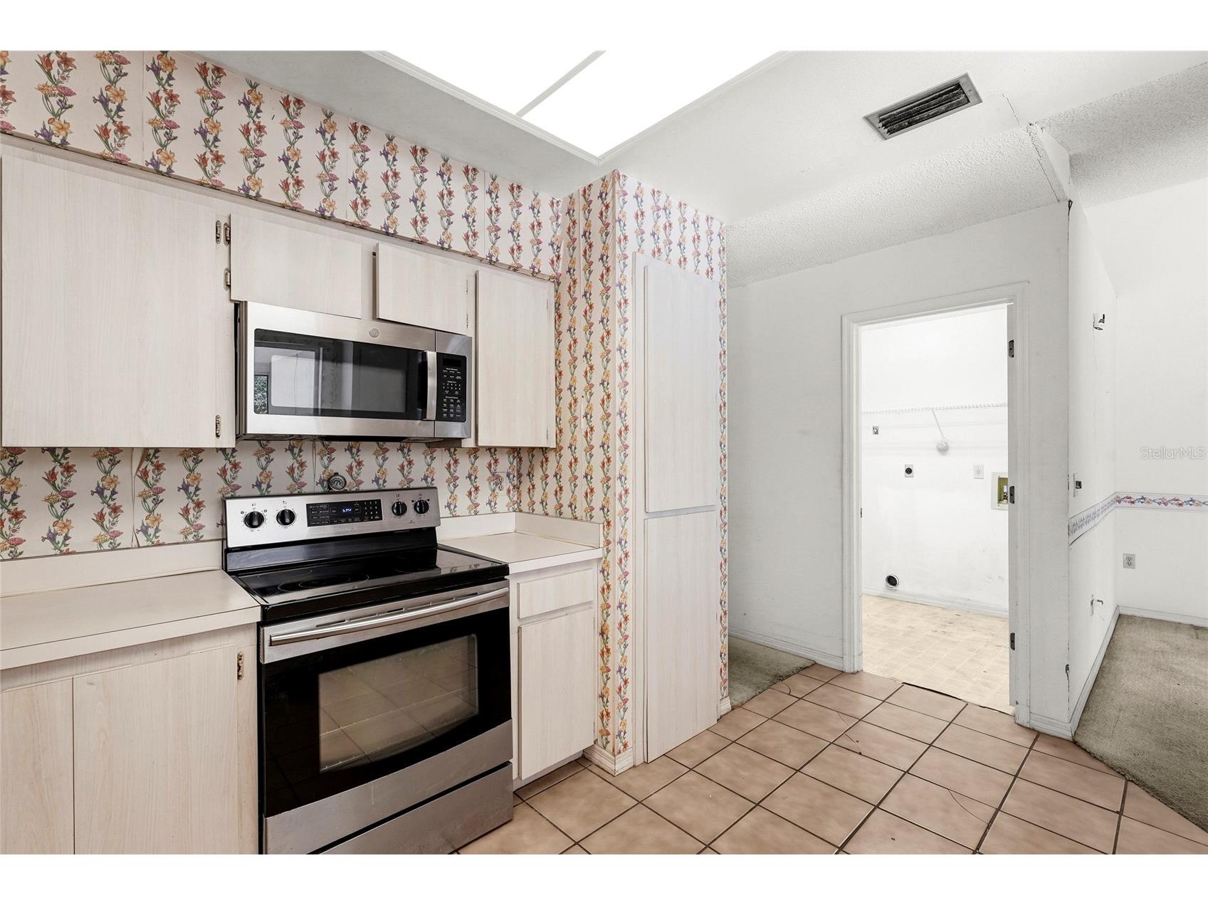 6909 9th Court E Sarasota FL 34243 A4693857 image13