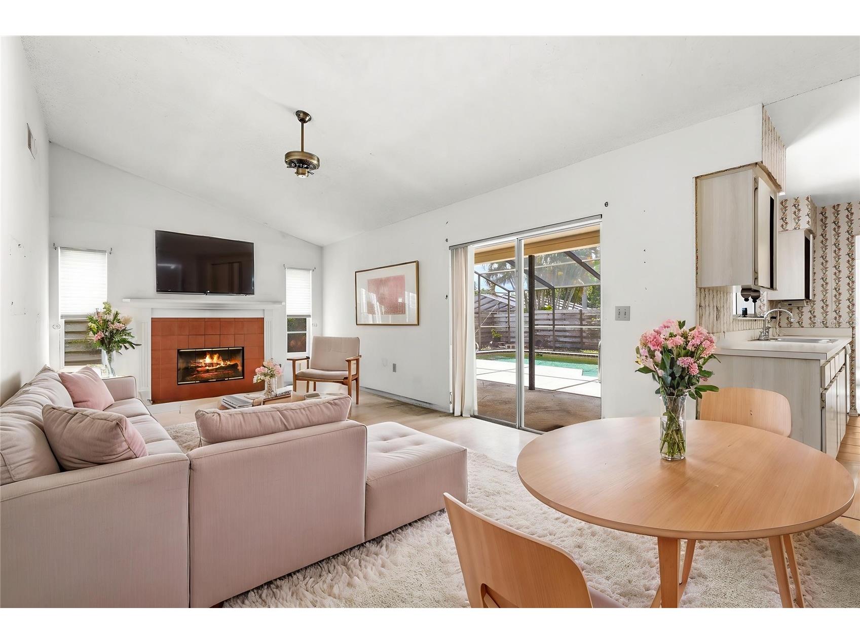 6909 9th Court E Sarasota FL 34243 A4693857 image16