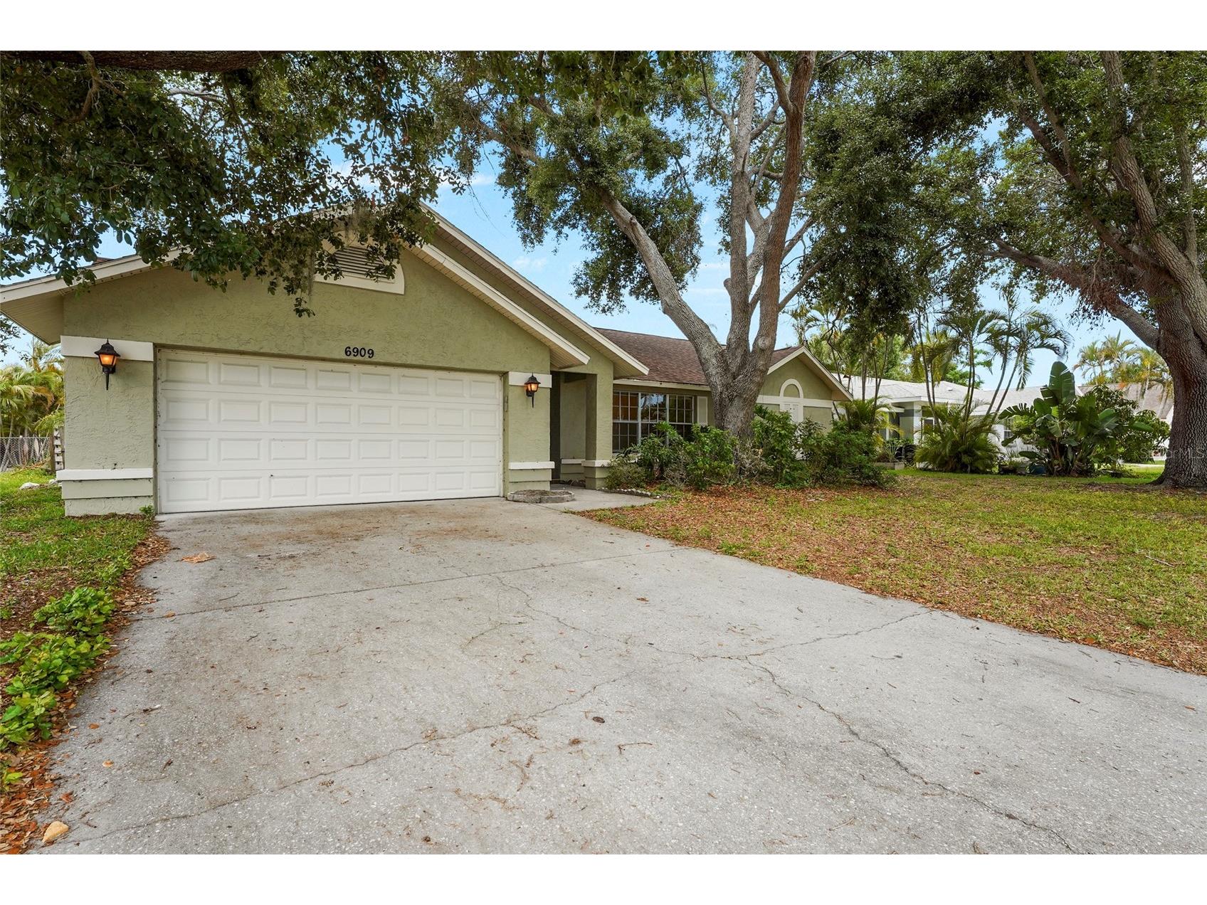 6909 9th Court E Sarasota FL 34243 A4693857 image49