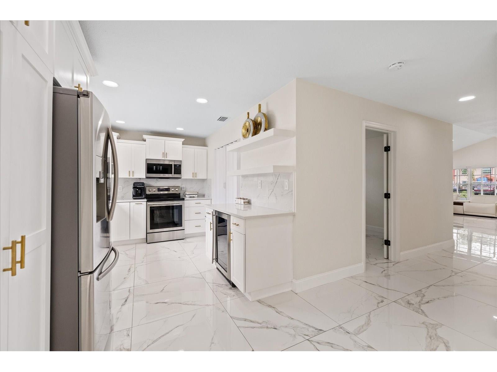 6909 N Lois Avenue Tampa FL 33614 TB8523887 image26