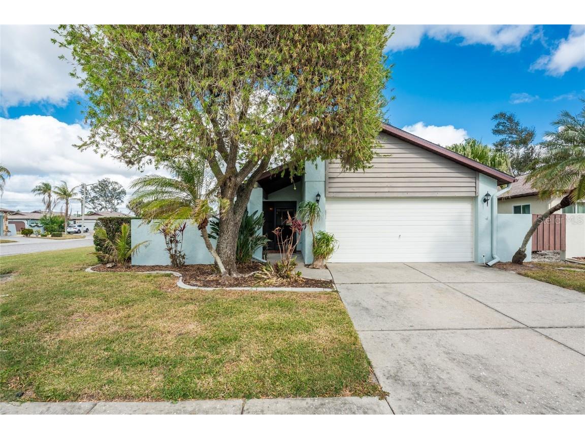 691 Linden Drive Englewood FL 34223 D6139618 image1