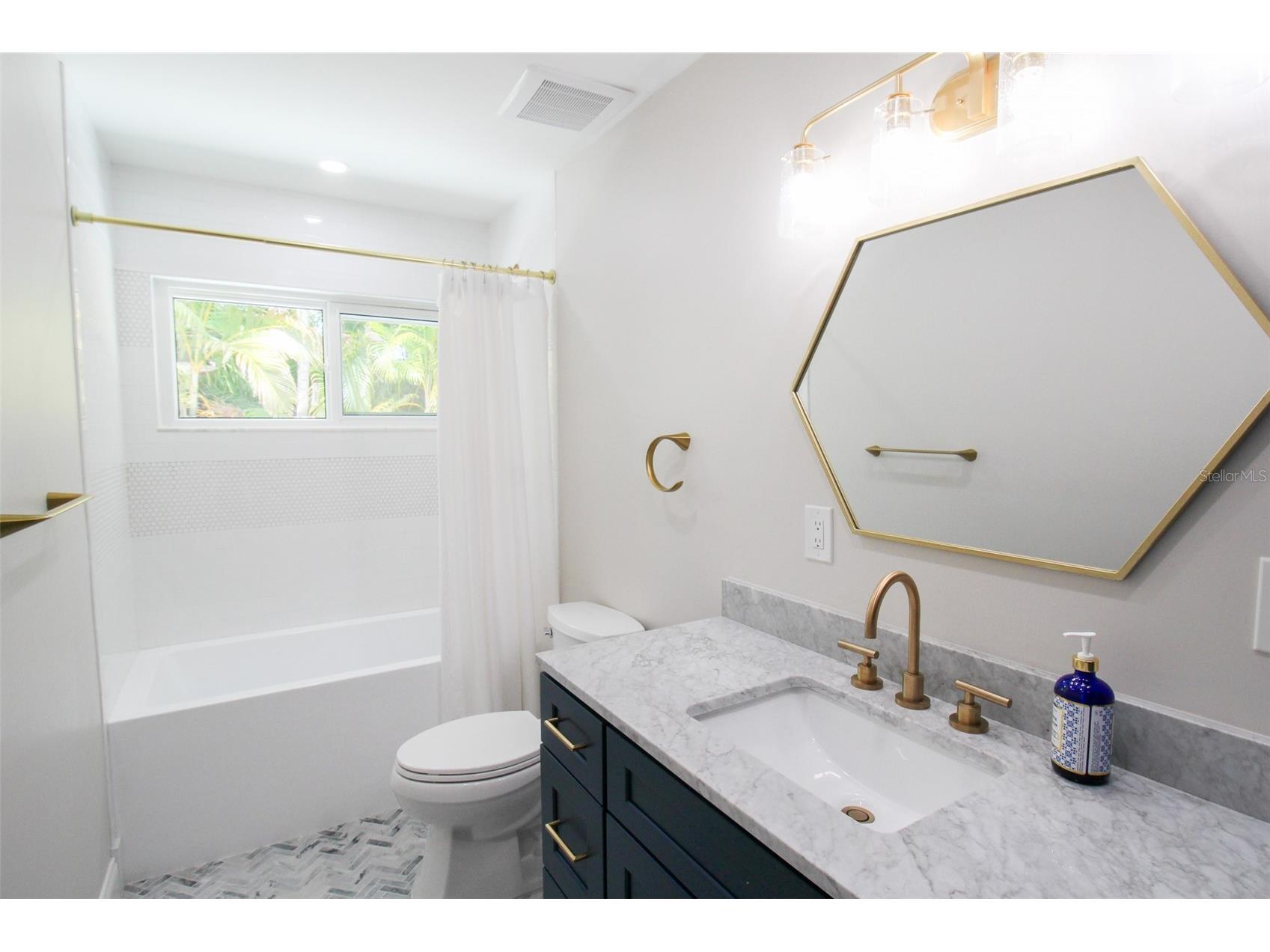691 Russell Street Longboat Key FL 34228 A4699467 image14